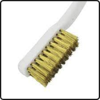 Brosse en cuivre avec manche – Nettoyage d’outils efficace